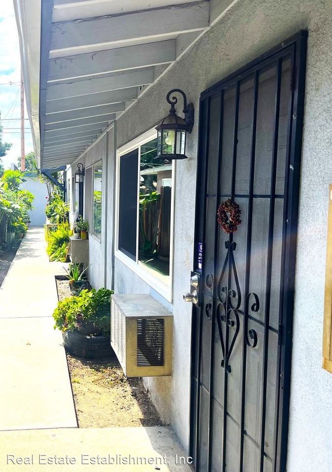 916 E. Broadway - Photo 2 of 9