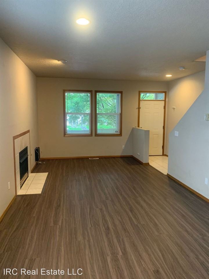 21978 Ne Chinook Way Apt B - Photo 3 of 24