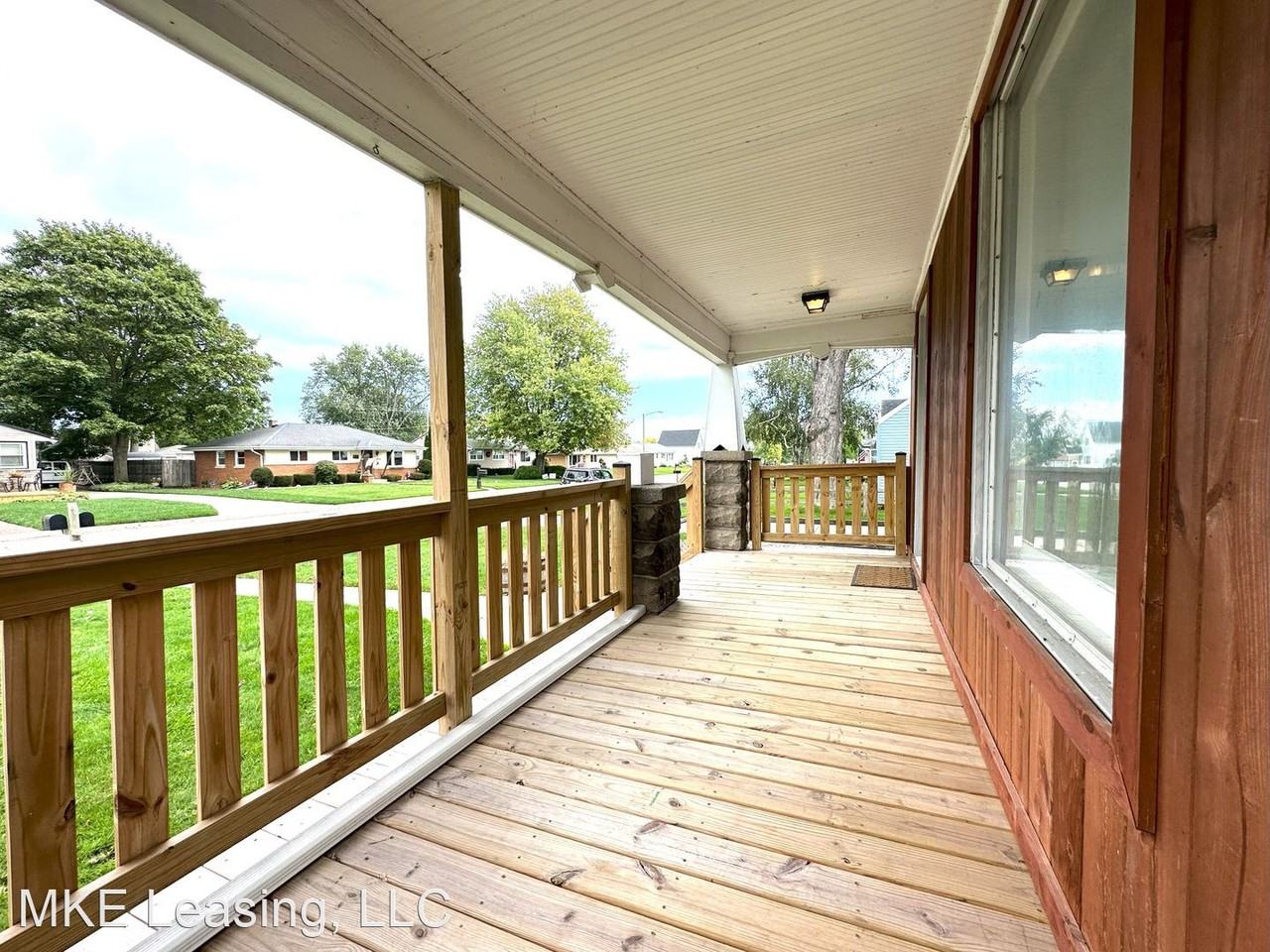 725 Blake Ave - Photo 2 of 14