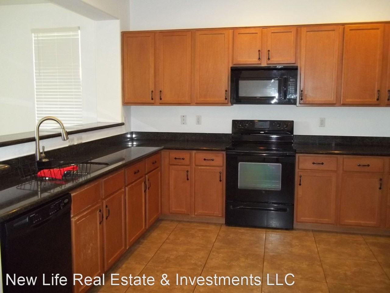 21742 N Bradford Dr - Photo 3 of 12
