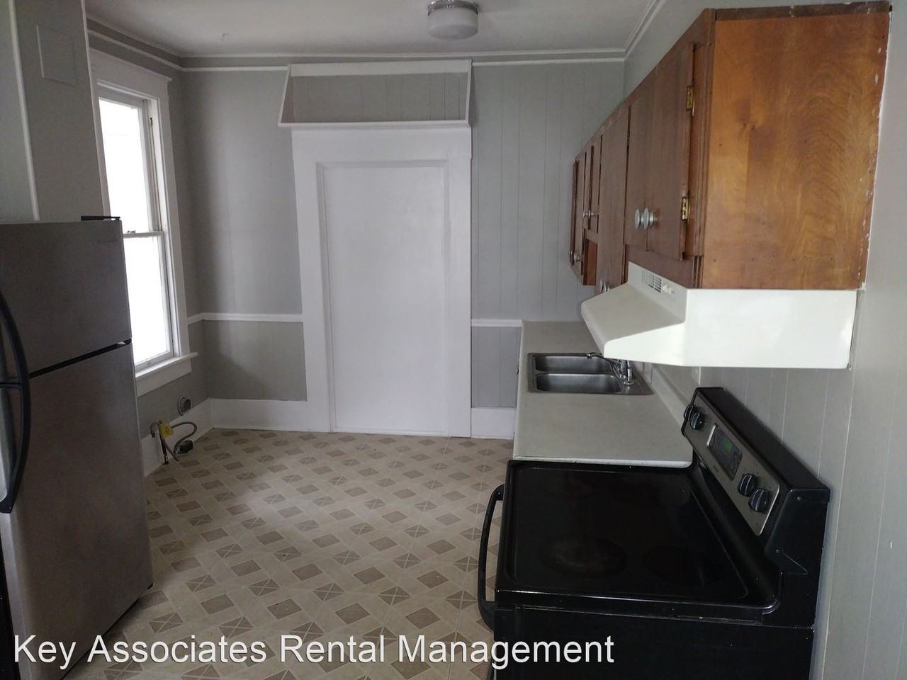 329 Main St - Photo 2 of 24