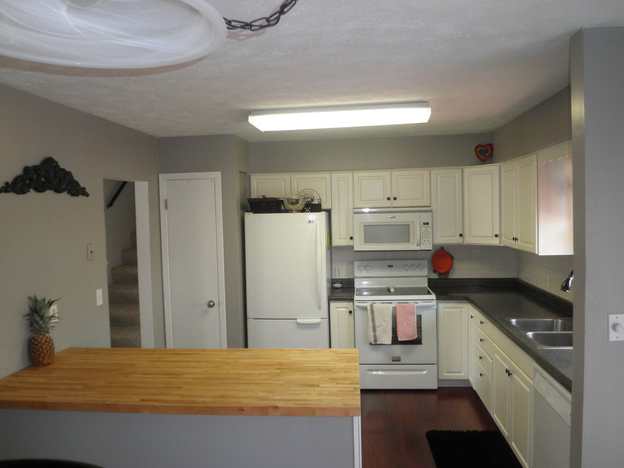 906 N 105th St - Photo 3 of 8