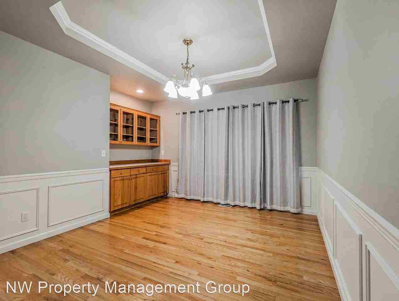 18513 Newport Dr - Photo 3 of 14