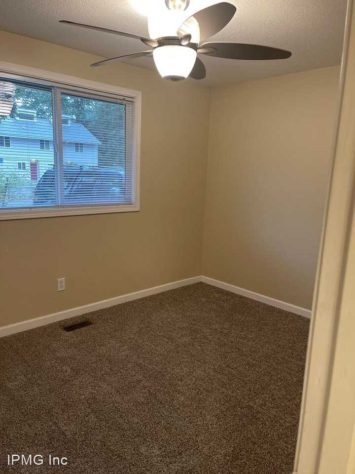 88075 6th St - Photo 2 of 16