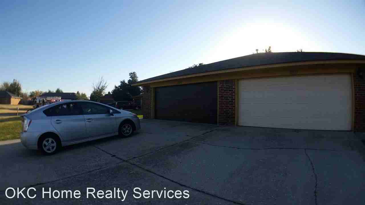 11709 N Francis Ave - Photo 2 of 6