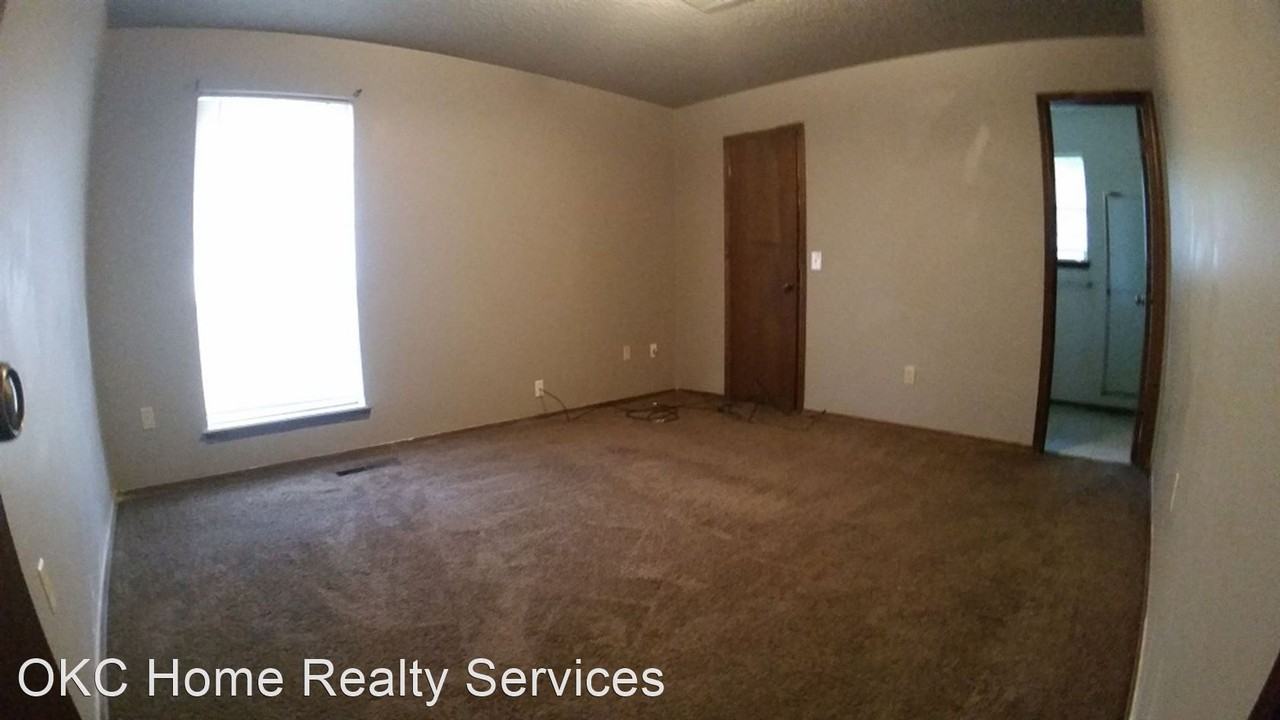 11709 N Francis Ave - Photo 3 of 6