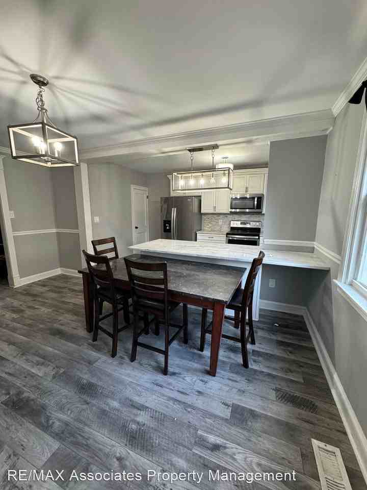 2606 Creston Pl - Photo 3 of 8