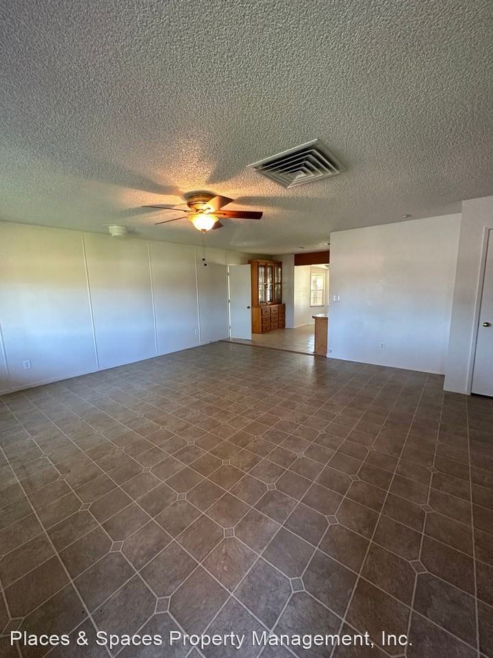 19215 Hooker Creek Rd - Photo 3 of 30