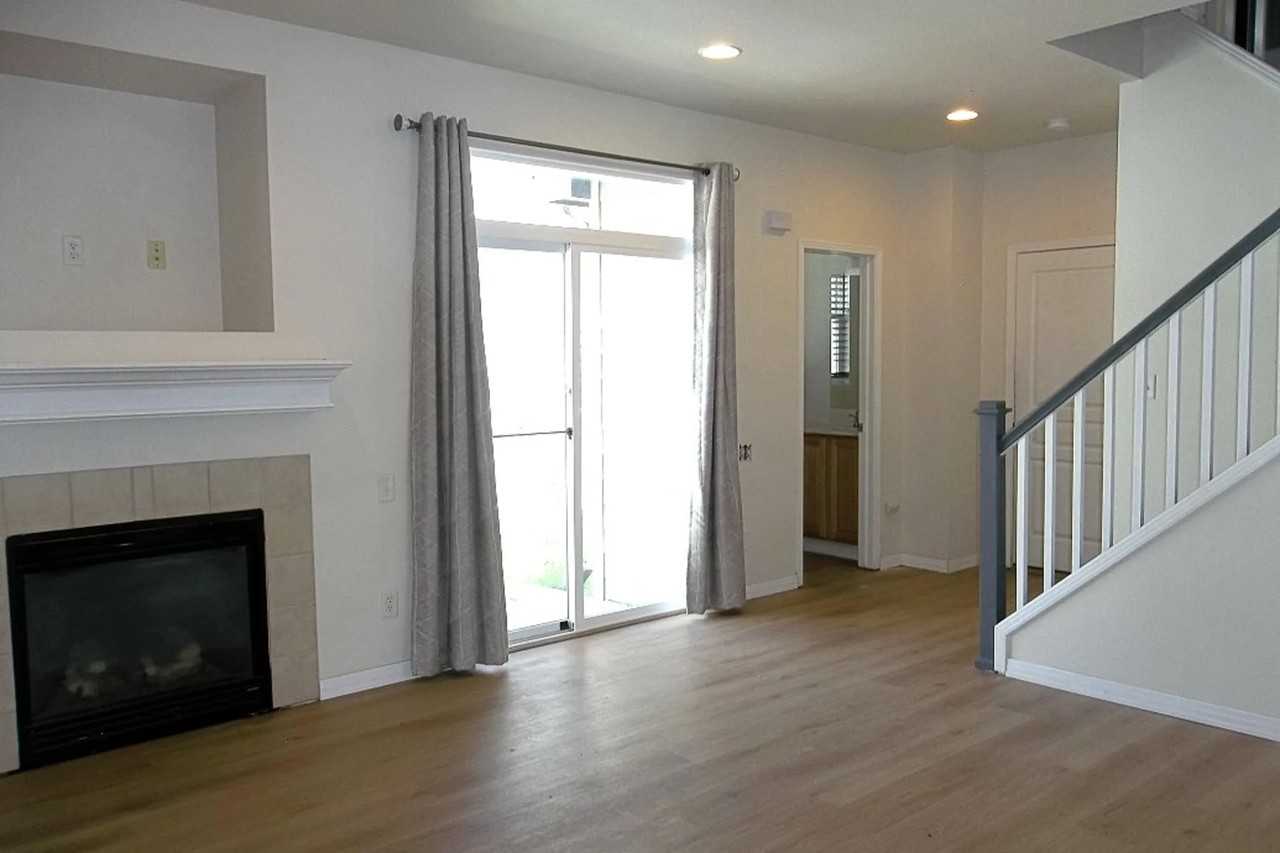 2827 Rock Creek Dr - Photo 3 of 11