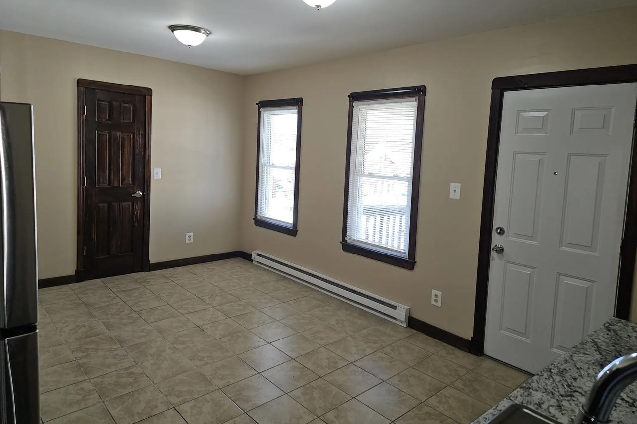 107 South St - Photo 3 of 14