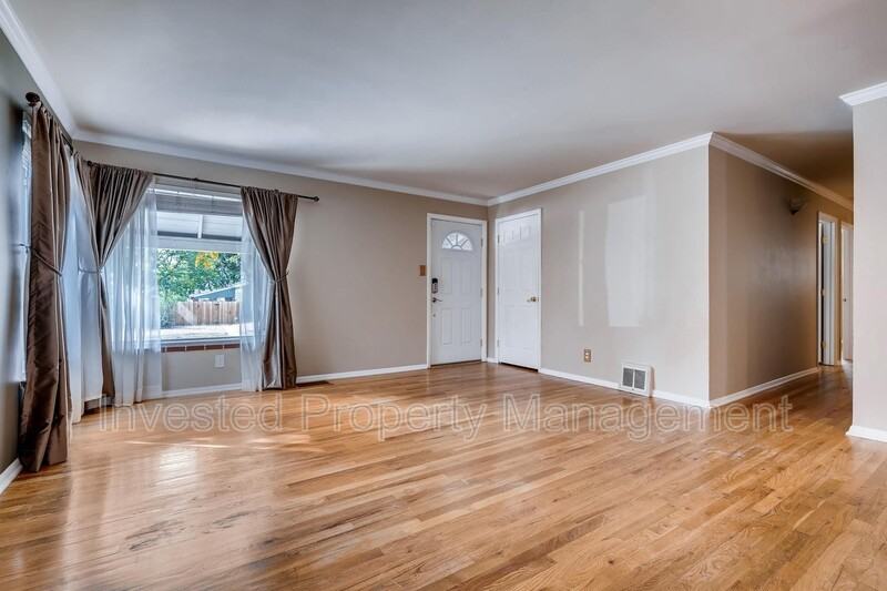 1876 S Dahlia St - Photo 4 of 28