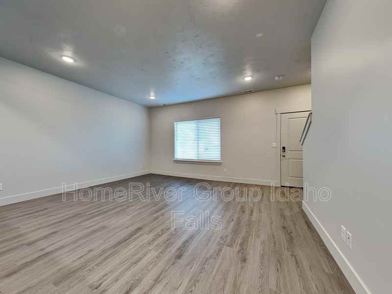 651 Sw #3102 - Photo 6 of 29