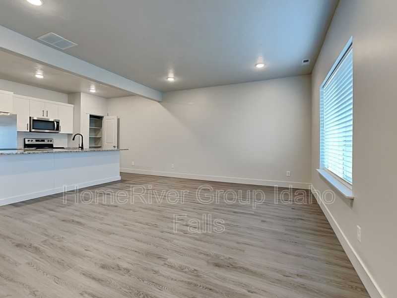 651 Sw #3102 - Photo 7 of 29