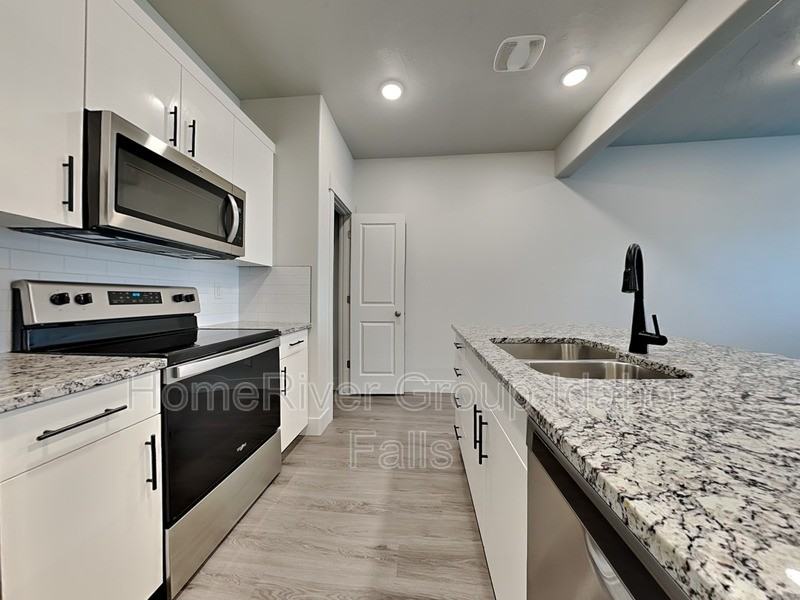 651 Sw #3102 - Photo 5 of 29