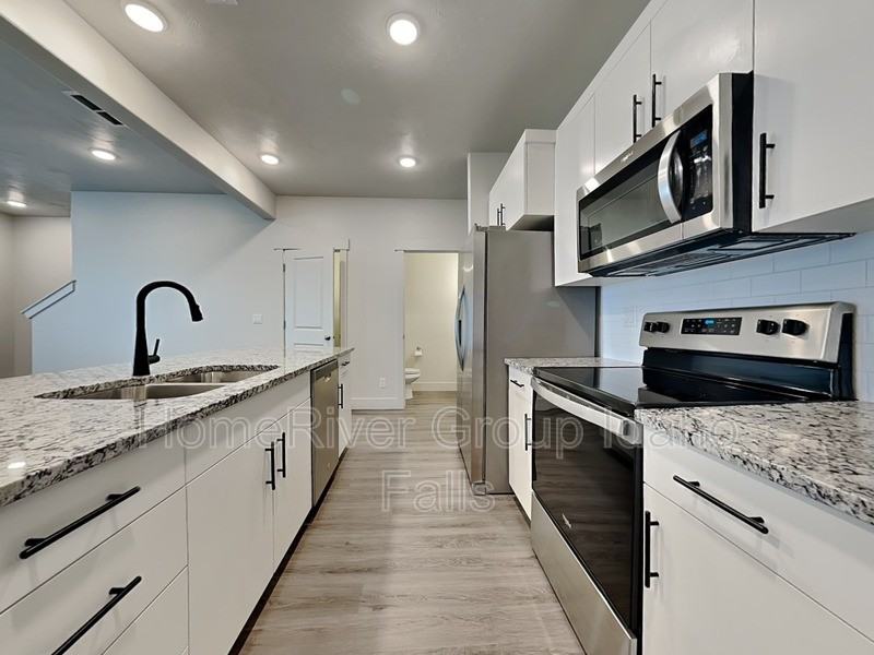 651 Sw #3102 - Photo 2 of 29