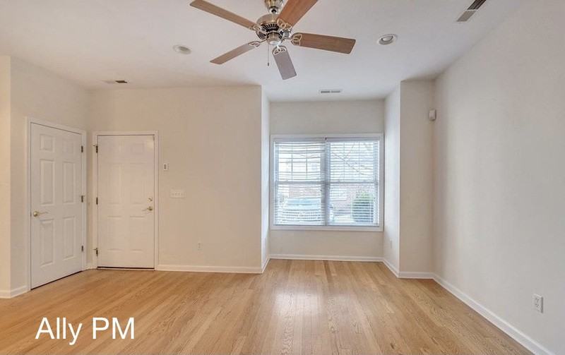 105 Old Fifth Cir - Photo 3 of 21