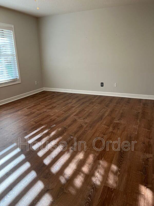 1 English Ivy Rd - Photo 2 of 10