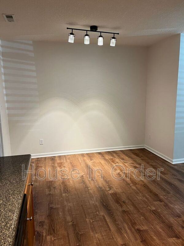 1 English Ivy Rd - Photo 4 of 10