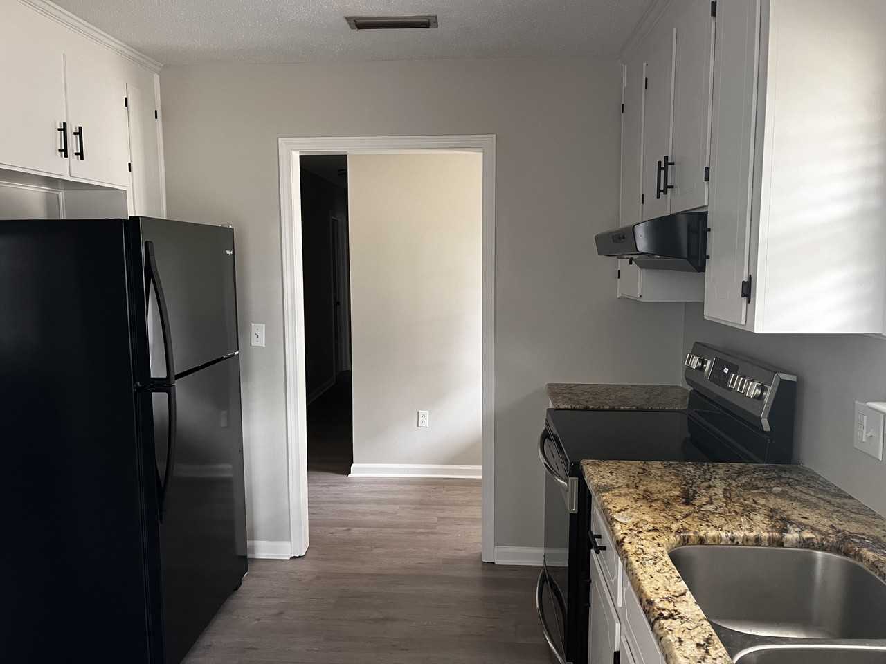 1008 Mendheim Dr - Photo 4 of 15