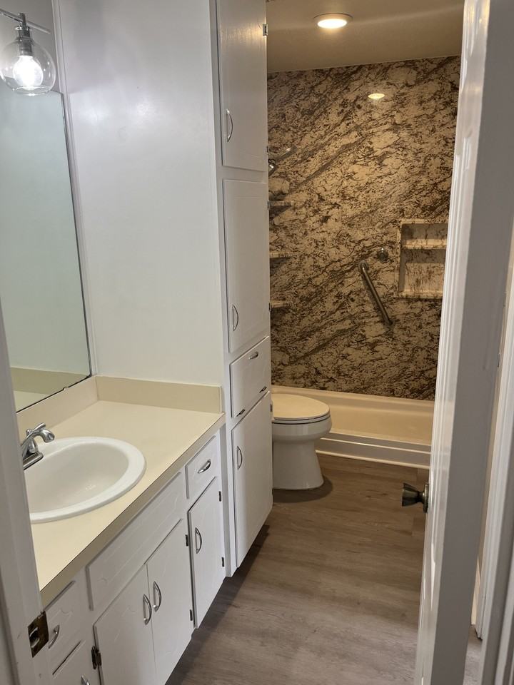 1008 Mendheim Dr - Photo 7 of 15