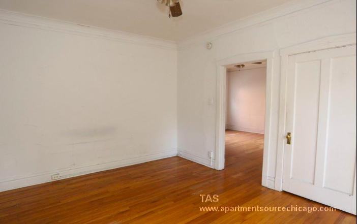 2886 N Clark St #3 - Photo 5 of 14