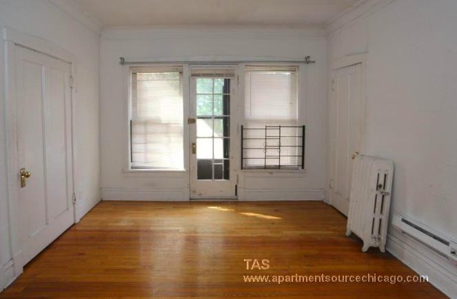 2886 N Clark St #3 - Photo 6 of 14