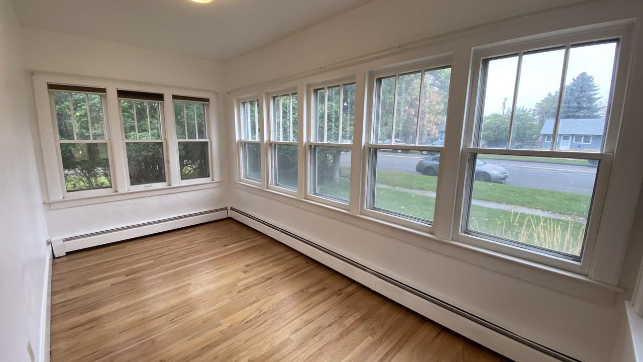 1320 Salsbury Ave - Photo 2 of 9