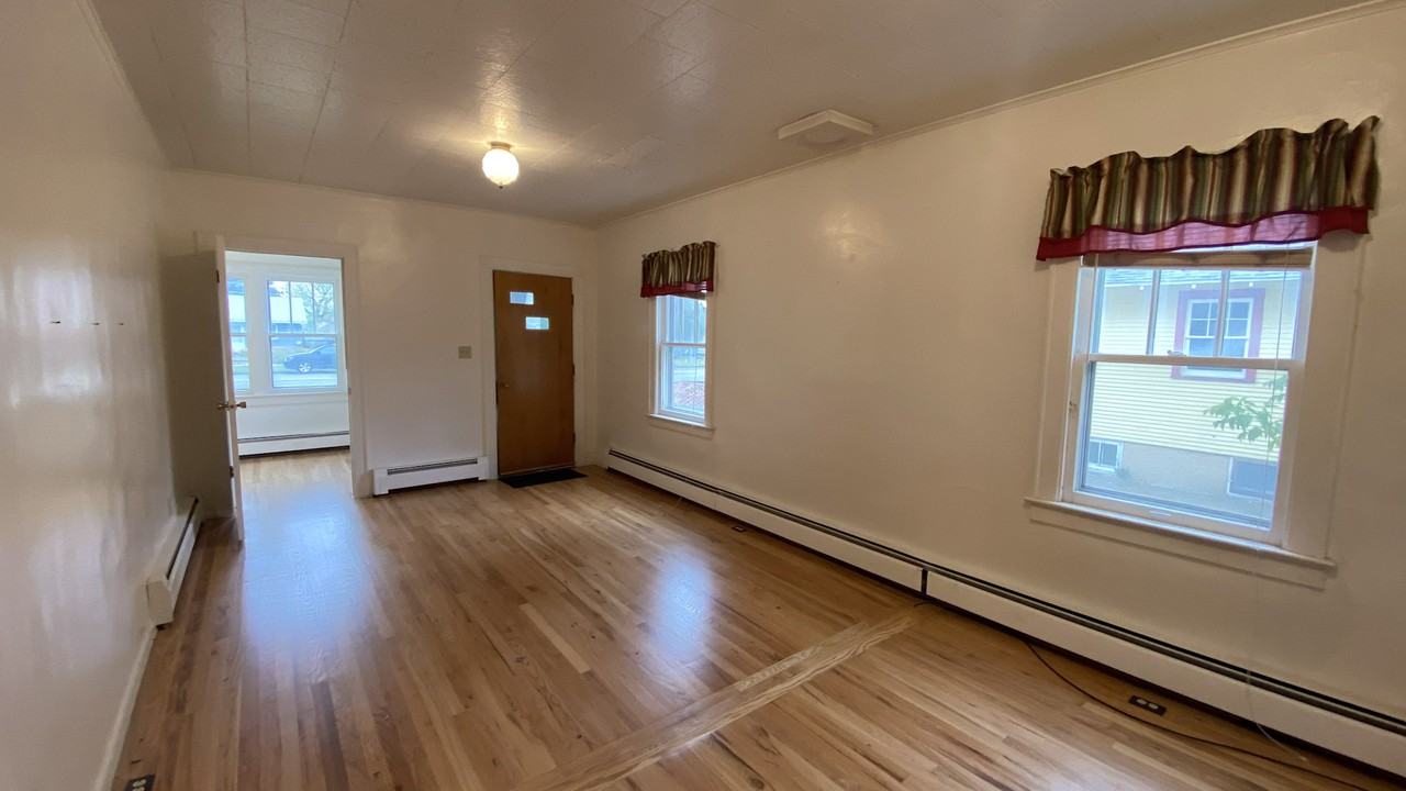 1320 Salsbury Ave - Photo 3 of 9