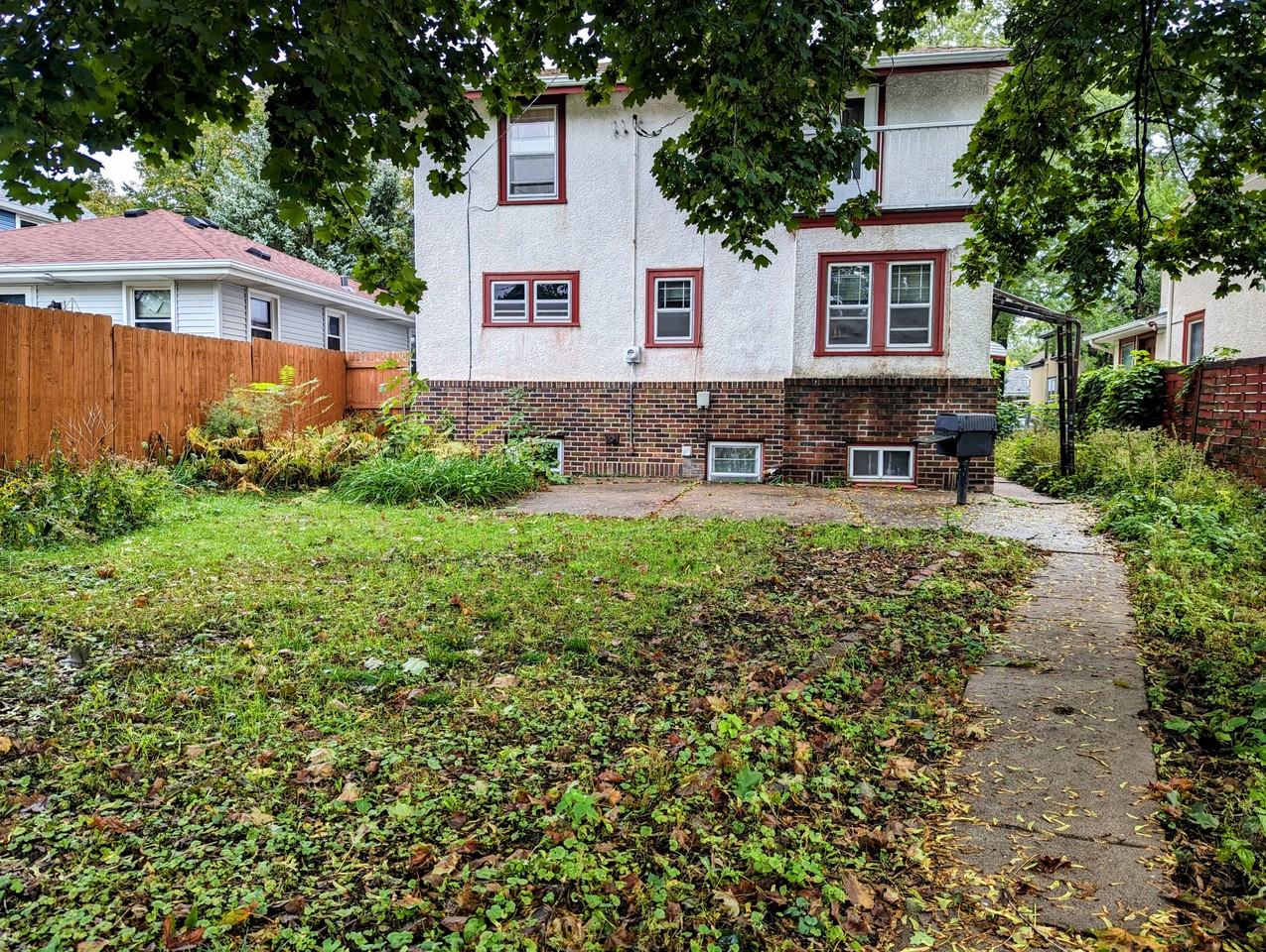 1946 Pierce St Ne - Photo 2 of 20