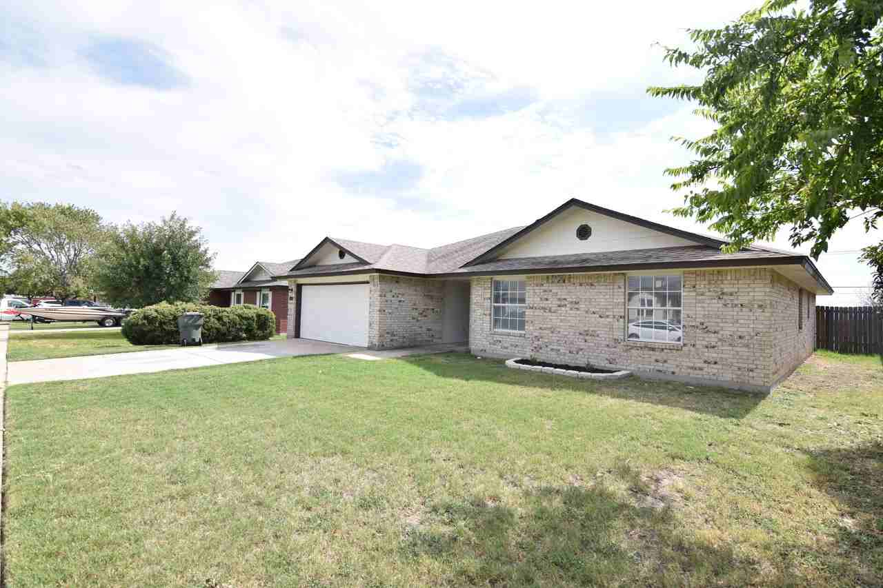 1906 Agate Dr - Photo 2 of 20