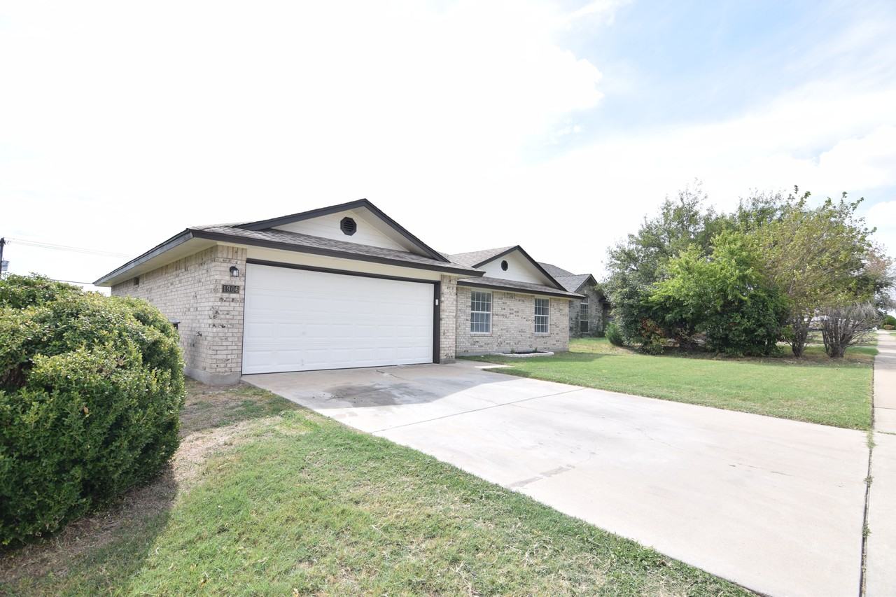 1906 Agate Dr - Photo 3 of 20