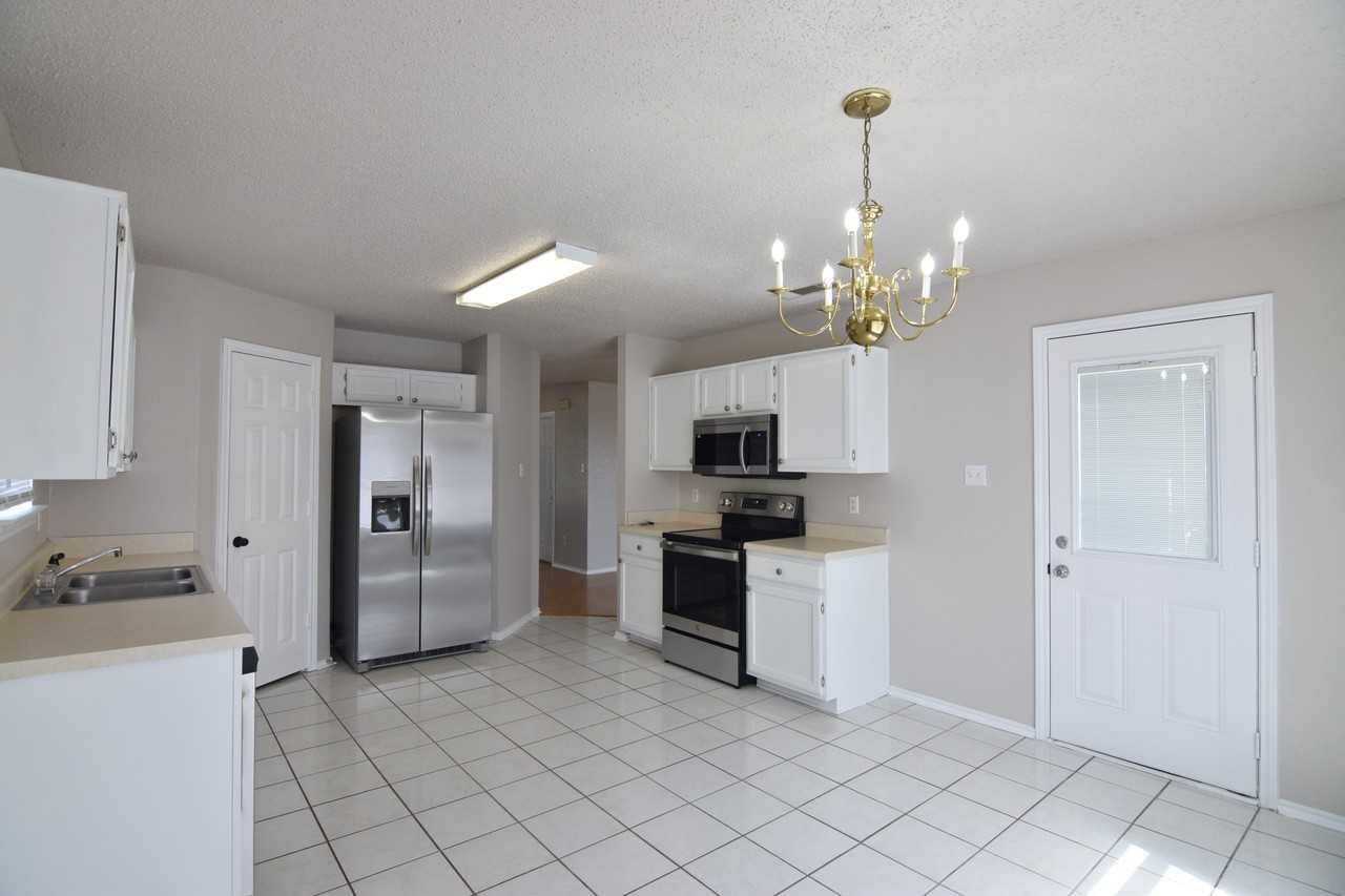 1906 Agate Dr - Photo 5 of 20