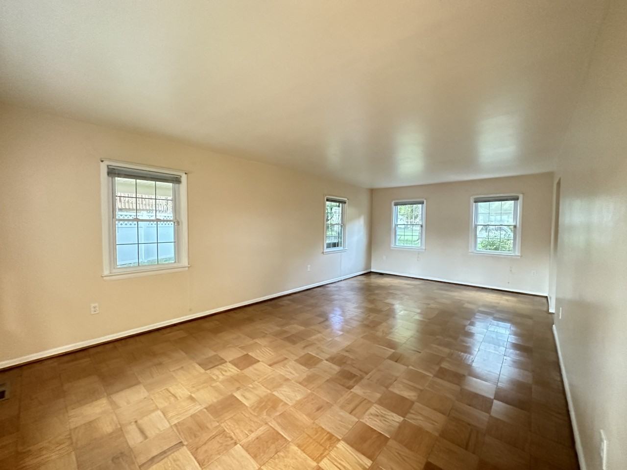 7432 Berwick Ct - Photo 3 of 16