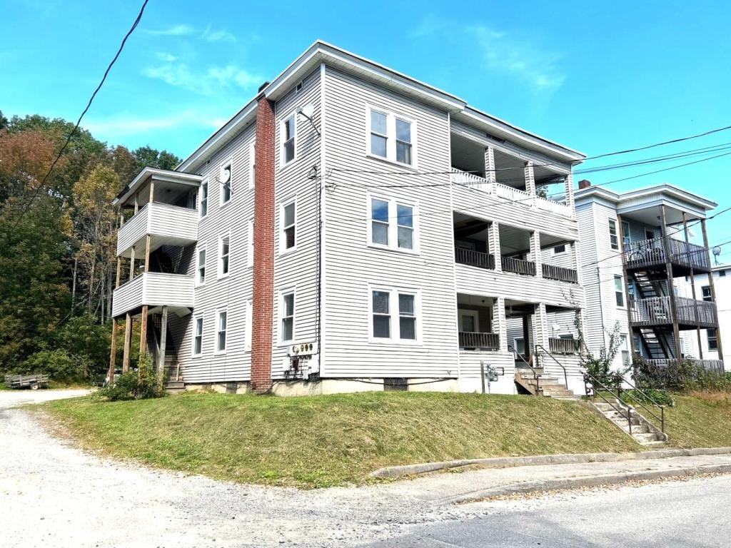 11 Boothby St Apt 1 - Photo 2 of 23