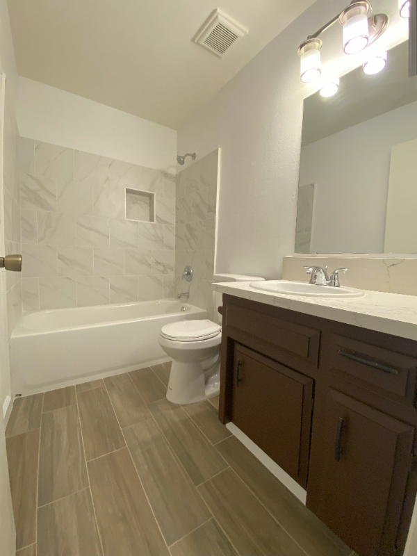 4417 Parkwood Ct #B - Photo 4 of 15