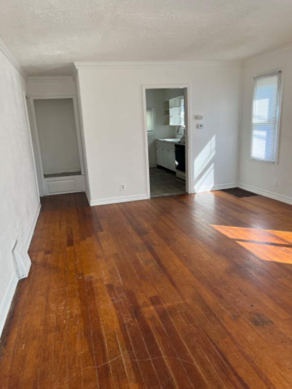 520 Somerset Ave - Photo 2 of 7