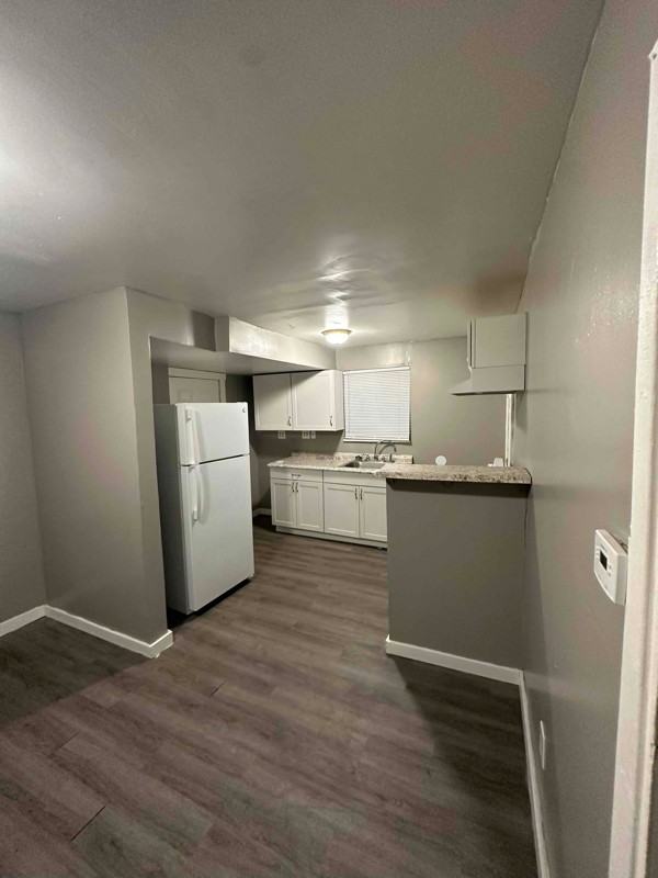 476 Graham St - Photo 2 of 9