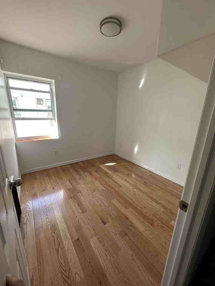 1855 77th Street 2r - Photo 2 of 9