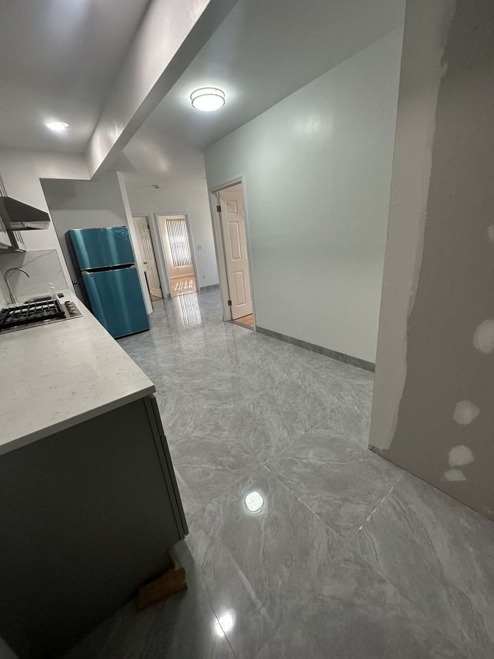 1855 77th Street 2r - Photo 3 of 9