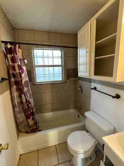 2213 Hickory St #1 - Photo 5 of 8