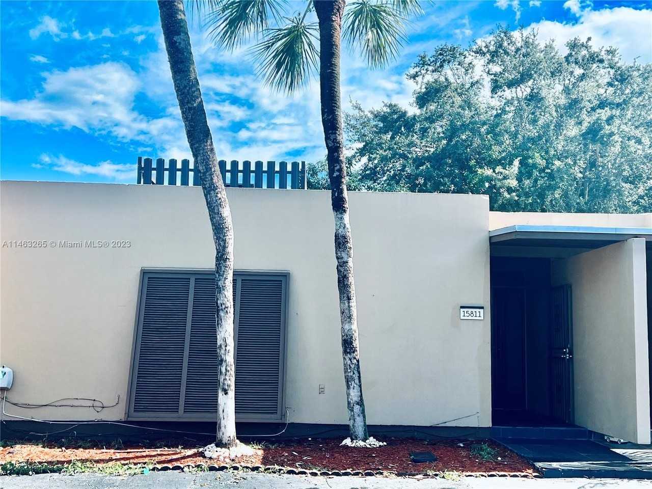 15811 Kingsmoor Way - Photo 2 of 8