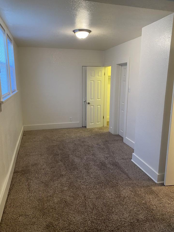 604 6th Ave #6 - Photo 4 of 11
