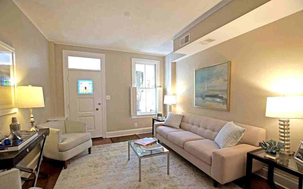 307 9th St Se #1 - Photo 3 of 20