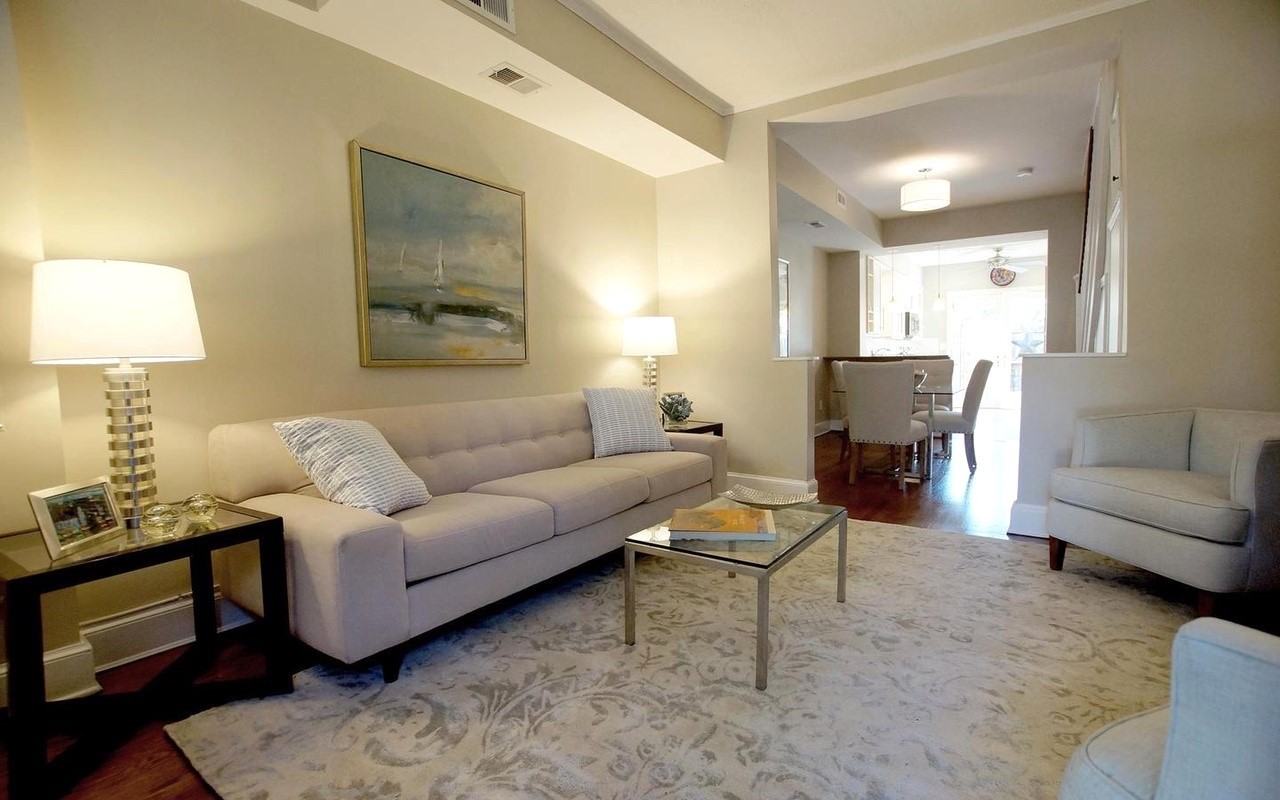 307 9th St Se #1 - Photo 4 of 20