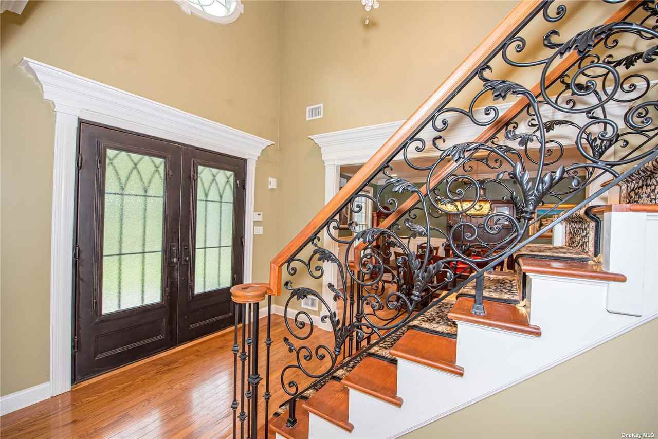 25 Park St - Photo 2 of 36