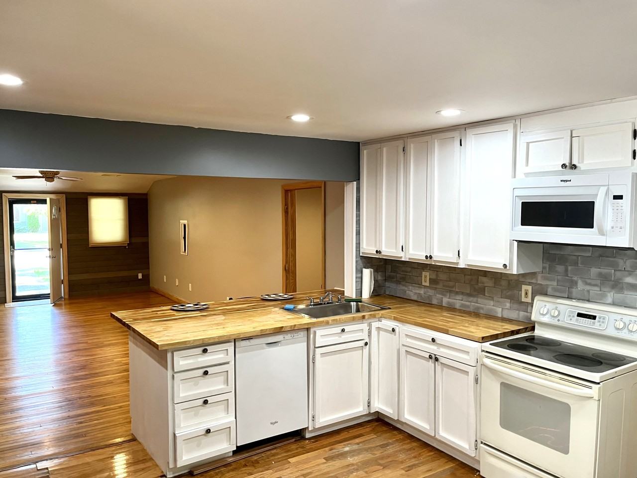 215 Hounslow Rd - Photo 2 of 20