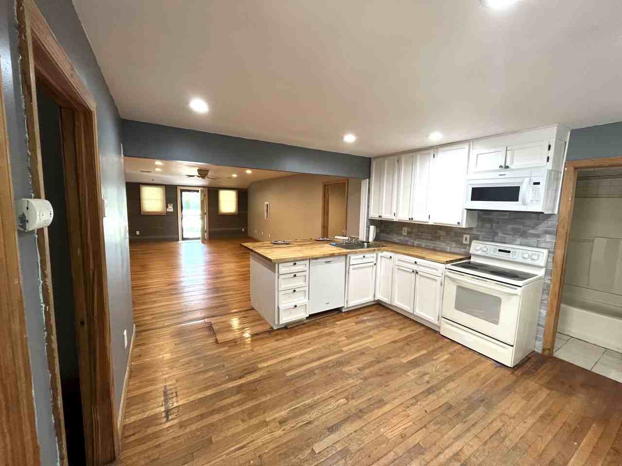 215 Hounslow Rd - Photo 3 of 20