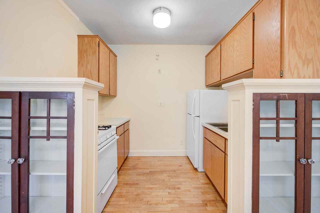 2062 Marshall AvenueApt 31 #31 - Photo 5 of 13