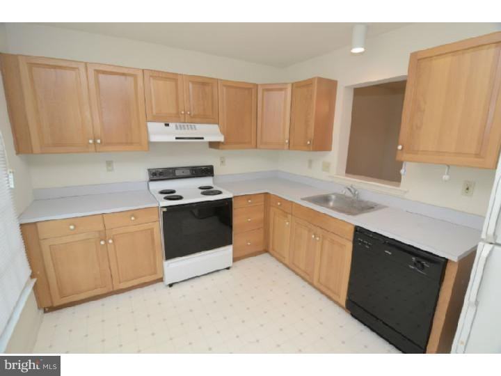 2804 Hampton Lane - Photo 3 of 15