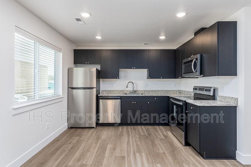 450 S 40th Ave - Photo 3 of 10